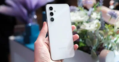 Samsung sẽ chỉ phát hành phiên bản Galaxy A55 có RAM 12GB tại một số thị trường cụ thể và có thể không có sẵn ngay từ ngày ra mắt (Ảnh: Internet) Samsung sẽ chỉ phát hành phiên bản Galaxy A55 có RAM 12GB tại một số thị trường cụ thể và có thể không có sẵn ngay từ ngày ra mắt (Ảnh: Internet)
