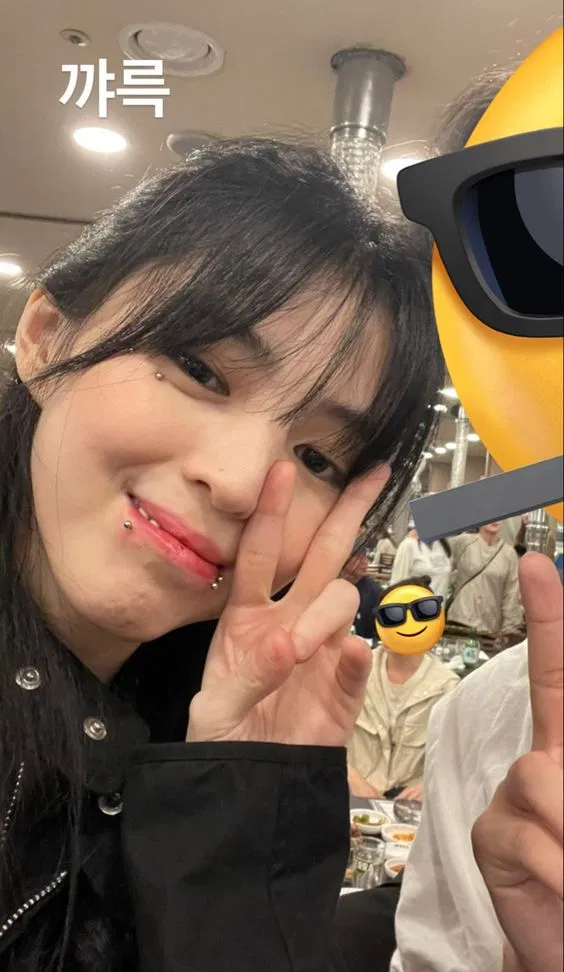 Han So Hee còn từng gây sốt khi xỏ khuyên trong thời gian ngắn.