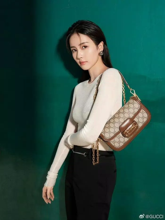 Theo nhiều cư dân mạng, dàn đại sứ của GUCCI đang thật sự bất ổn vì không thể sang hơn.