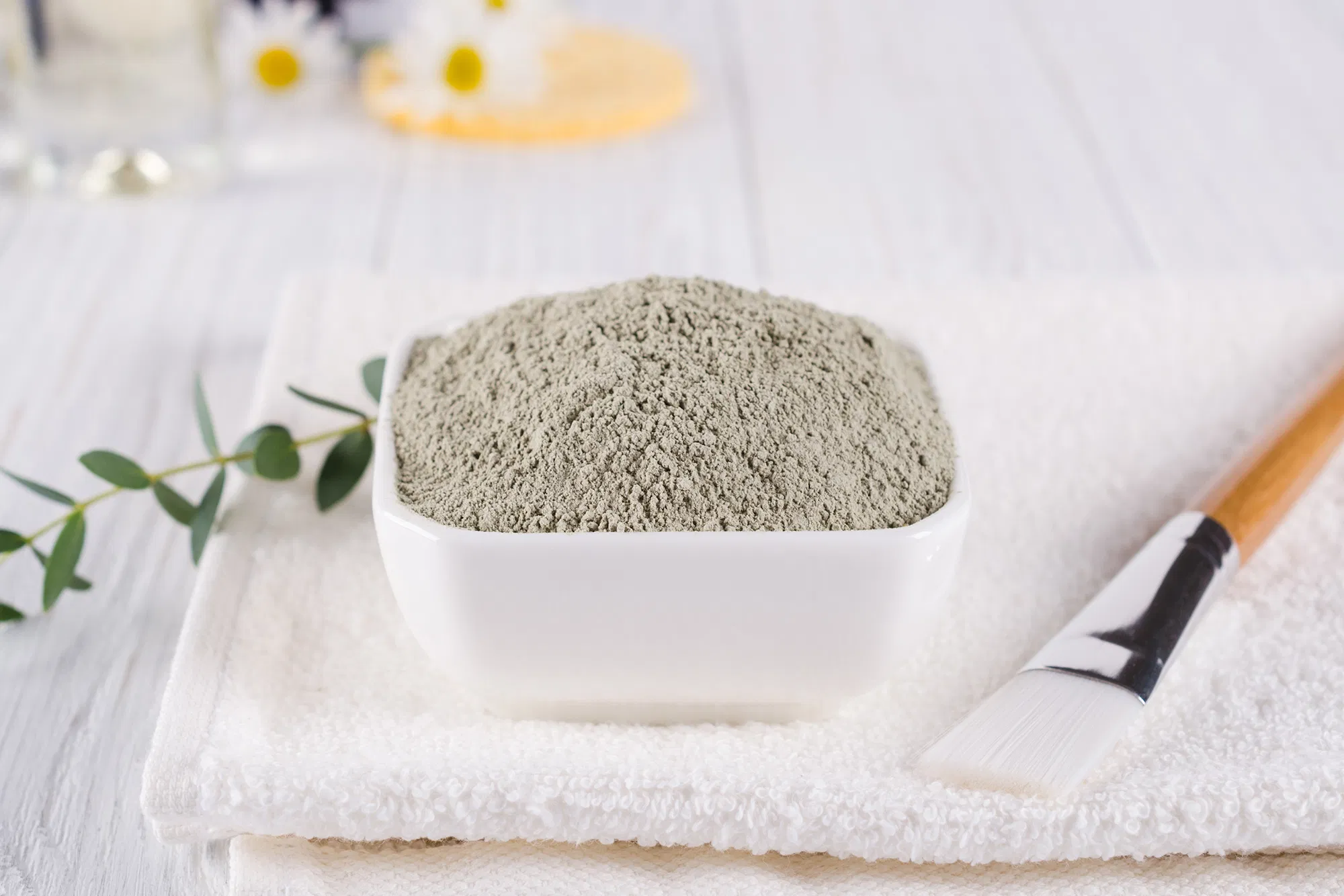Bạn có thể sử dụng đất sét Bentonite để làm đẹp da tóc và cả cơ thể (Nguồn: Internet)