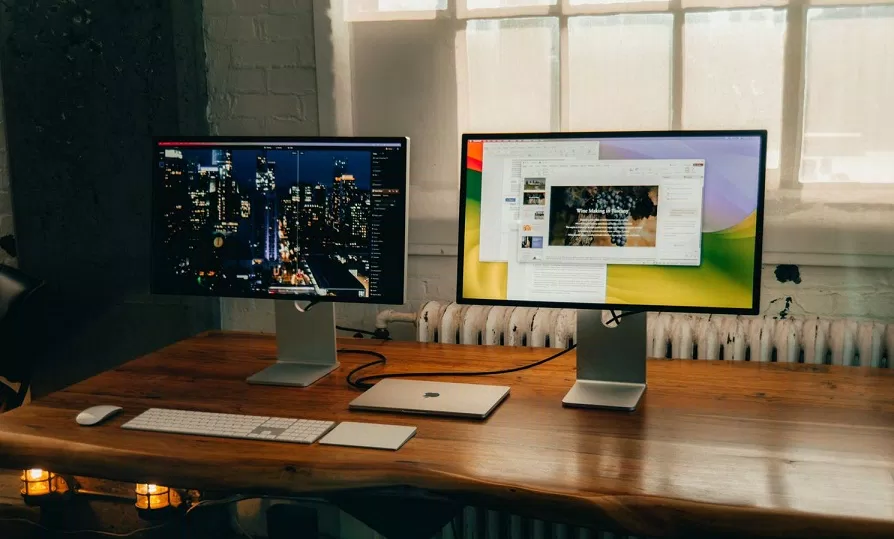 MacBook Air M3 13 inch kết nối với 2 màn hình (Ảnh: Internet) MacBook Air M3 13 inch kết nối với 2 màn hình (Ảnh: Internet)