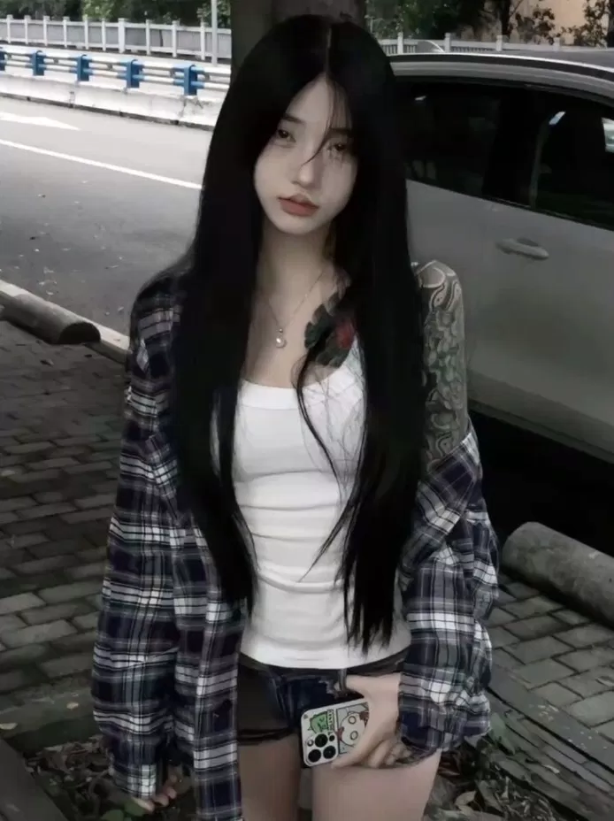 Nanfang và “vẻ đẹp nghiện ngập” gây sốt Tiktok (Ảnh: Internet) Nanfang và “vẻ đẹp nghiện ngập” gây sốt Tiktok (Ảnh: Internet)