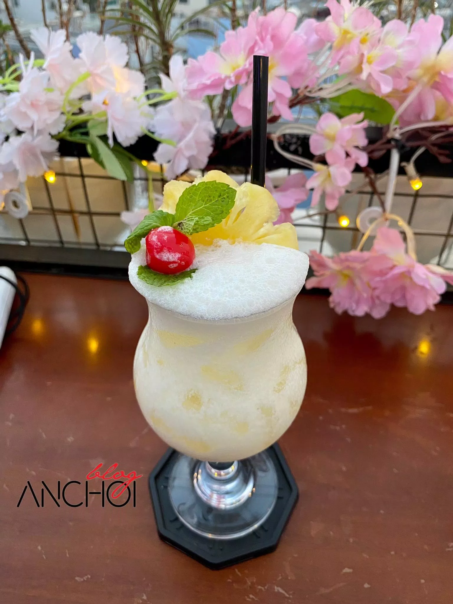 Món Pina Colada tại Vi Vu Rooftop (nguồn: BlogAnChoi)