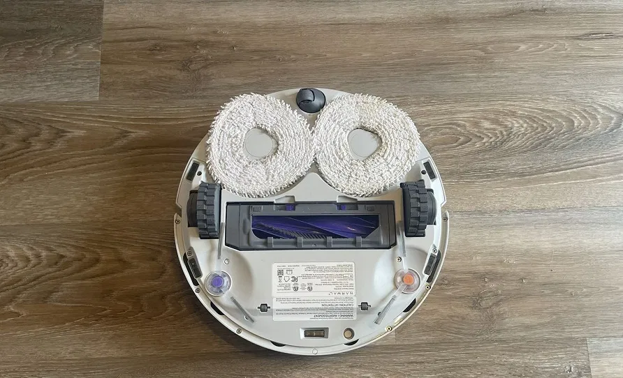 Mặt dưới của robot Freo X Ultra với bàn chải không bị rối (Ảnh: Internet) Mặt dưới của robot Freo X Ultra với bàn chải không bị rối (Ảnh: Internet)