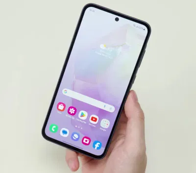 Khả năng hiển thị ấn tượng của Samsung Galaxy A35 5G (Nguồn: F.A Channel) Khả năng hiển thị ấn tượng của Samsung Galaxy A35 5G (Nguồn: F.A Channel)