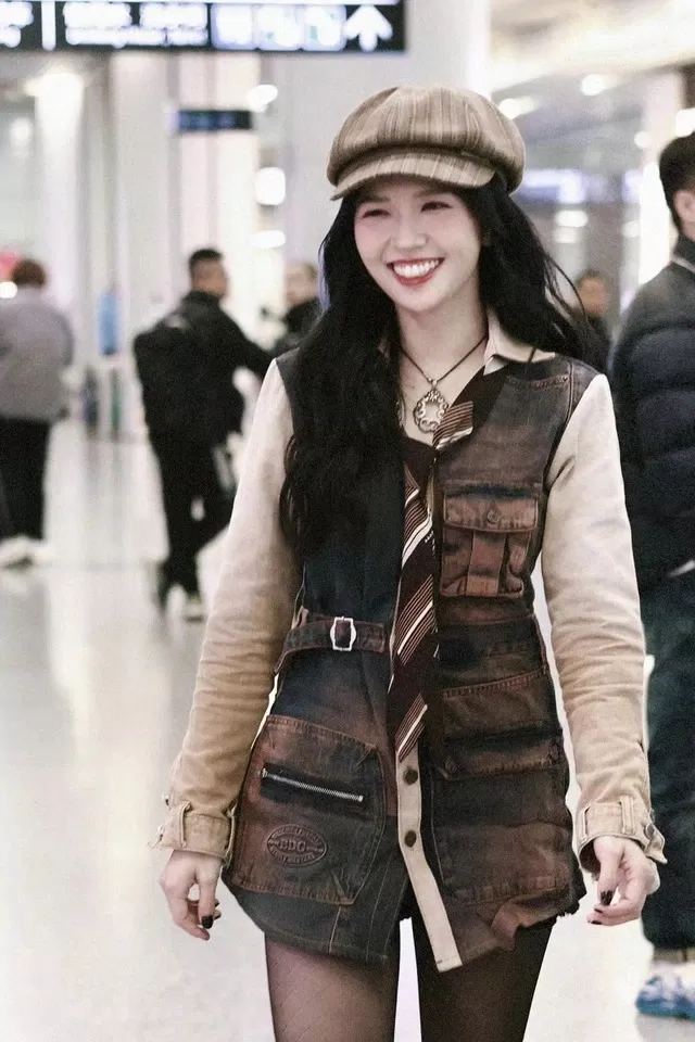 Suni Hạ Linh hạ cánh xuống sân bay Trung Quốc là lên ngay hot search (Ảnh: Internet) Suni Hạ Linh hạ cánh xuống sân bay Trung Quốc là lên ngay hot search (Ảnh: Internet)