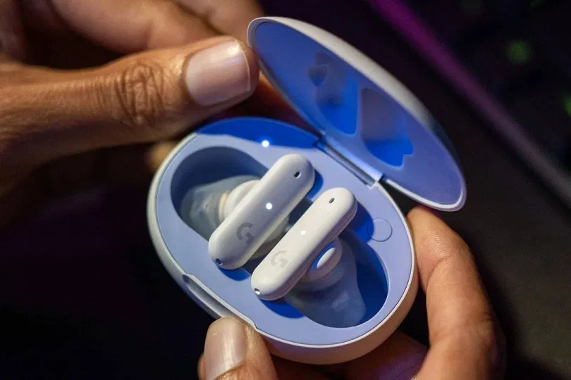 Tai nghe earbud Logitech FITS (Ảnh: Internet) Tai nghe earbud Logitech FITS (Ảnh: Internet)