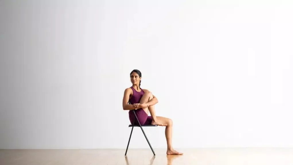 Tư thế Marichyasana 3 (Ảnh: Internet)