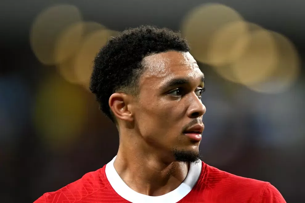 Trent Alexander-Arnold được sử dụng ở vị trí hậu vệ cánh đảo ngược, tạo thành tứ giác tiền vệ (Ảnh: Internet)