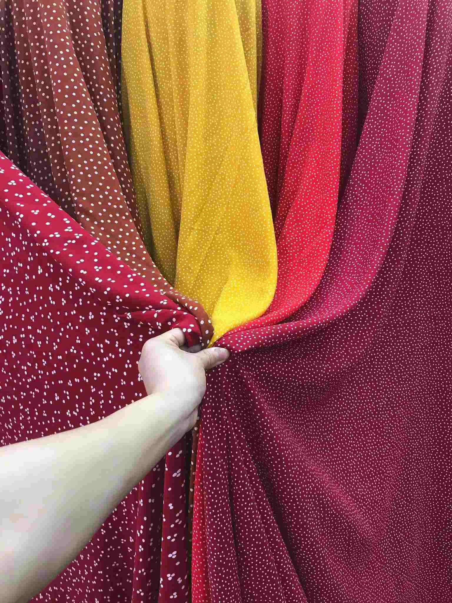 Vải Chiffon trong nội thất: nhiều màu sắc nổi bật, độ rũ tương đối, rất được lòng các nhà thiết kế (ảnh: Internet) Vải Chiffon trong nội thất: nhiều màu sắc nổi bật, độ rũ tương đối, rất được lòng các nhà thiết kế (ảnh: Internet)