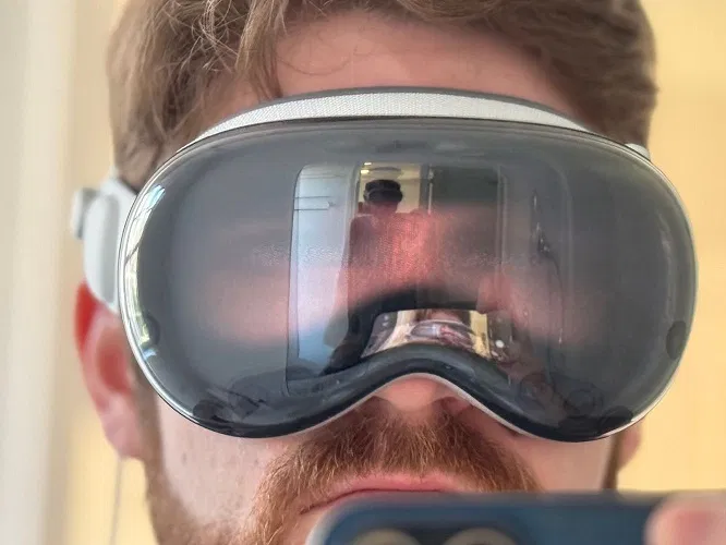 Tính năng EyeSight trên Vision Pro (Ảnh: Internet) Tính năng EyeSight trên Vision Pro (Ảnh: Internet)