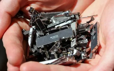 Thay vì tái chế, có vẻ như Apple đã quyết định tiêu hủy một lượng lớn thiết bị thông qua một nhà thầu bên ngoài có tên là GEEP (Ảnh: Internet) Thay vì tái chế, có vẻ như Apple đã quyết định tiêu hủy một lượng lớn thiết bị thông qua một nhà thầu bên ngoài có tên là GEEP (Ảnh: Internet)