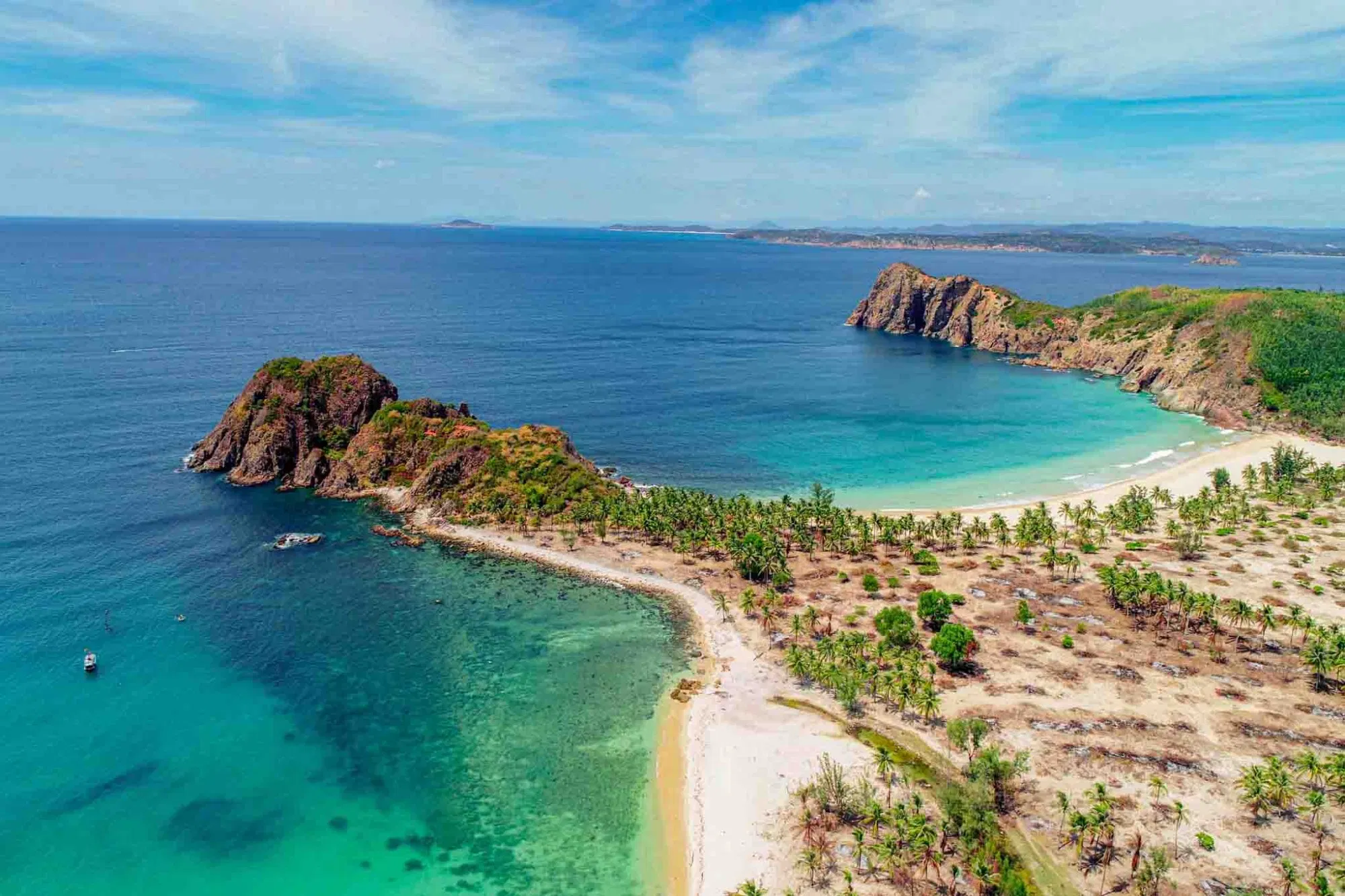 Bãi biển thơ mộng tuyệt đẹp ở Phú Yên.