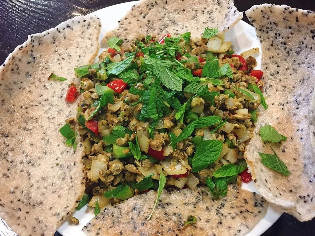 Bánh đập hến xào (ảnh: internet)