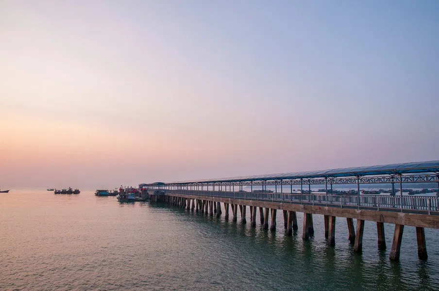 Cầu Cầu Mới - "Sợi chỉ hồng" kết nối hai bờ Cô Tô (Ảnh từ Internet).