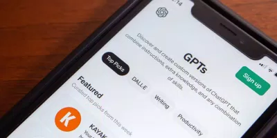 Sử dụng ChatGPT trên điện thoại (Ảnh: Internet) Sử dụng ChatGPT trên điện thoại (Ảnh: Internet)