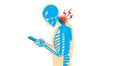 Cúi mặt khi xem điện thoại là nguyên nhân gây đau mỏi cổ vai gáy (Ảnh: Internet) Cúi mặt khi xem điện thoại là nguyên nhân gây đau mỏi cổ vai gáy (Ảnh: Internet)