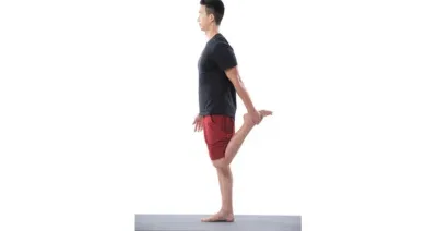 Đứng kéo giãn cơ đùi (Ảnh: Internet) Đứng kéo giãn cơ đùi (Ảnh: Internet)