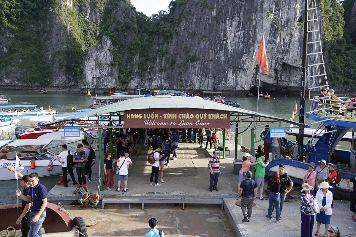 Bến tàu để đi ra hang Luồn (Nguồn: Internet)