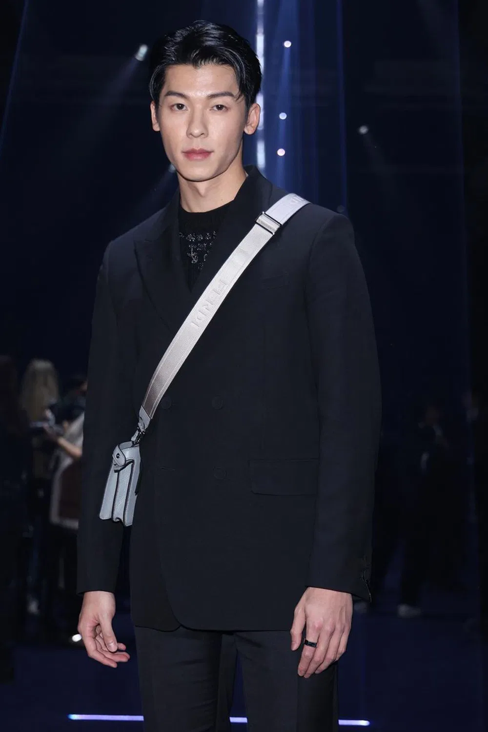 Không chỉ ở mảng diễn xuất, nam diễn viên người Đài Loan còn cho thấy sự nổi tiếng của mình ở ngành thời trang khi được chọn làm đại sứ thương hiệu của hãng thời trang nổi tiếng xa xỉ - Fendi.