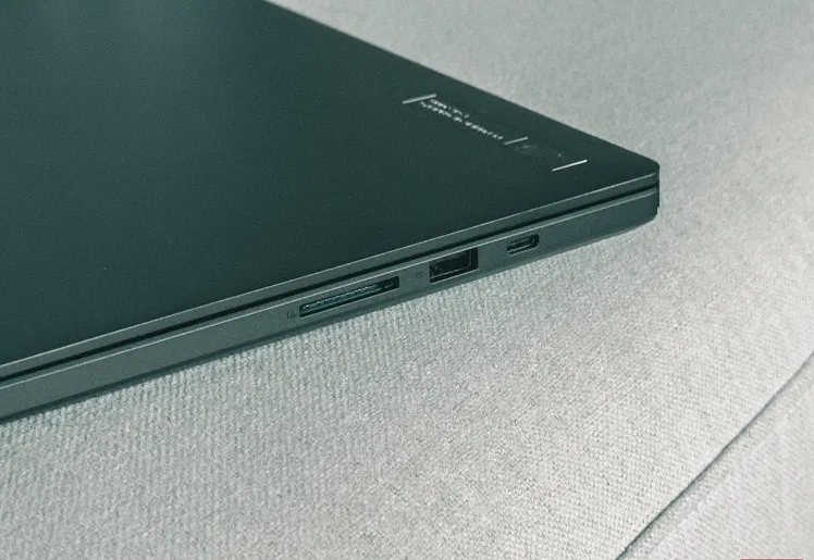 Các cổng của laptop ASUS ROG Zephyrus G16 (Ảnh: Internet) Các cổng của laptop ASUS ROG Zephyrus G16 (Ảnh: Internet)