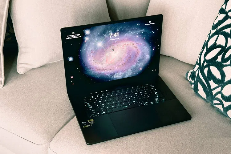 Màn hình của laptop ASUS ROG Zephyrus G16 (Ảnh: Internet) Màn hình của laptop ASUS ROG Zephyrus G16 (Ảnh: Internet)