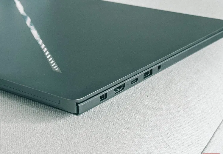 Các cổng của laptop ASUS ROG Zephyrus G16 (Ảnh: Internet) Các cổng của laptop ASUS ROG Zephyrus G16 (Ảnh: Internet)
