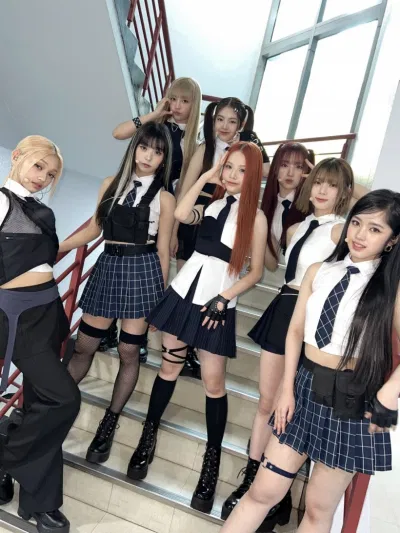 Nhóm nhạc nữ UNIS (Ảnh: Internet)