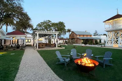 Inn at Mattei's Tavern. (Nguồn: Internet) Ghé thăm Los Olivos - thị trấn rượu vang nhỏ xinh ở phía Tây nước Mỹ ẩm thực và văn hóa ăn uống cách di chuyển California cửa hàng Du lịch Hoa Kỳ Homestay los olivos lưu trú mua sắm Mỹ nghỉ dưỡng nhà hàng những trải nghiệm thú vị nước Mỹ Resort Rượu vang sang trọng thị trấn thú vị tiểu bang trải nghiệm trồng nho uống rượu văn hóa