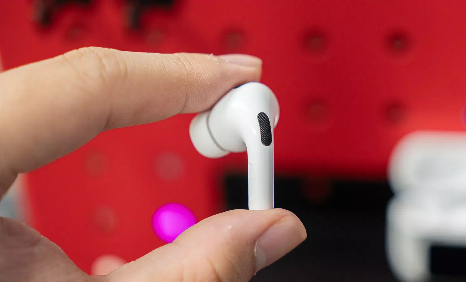 Thiết kế tai nghe khá giống AirPod Pro 2 của Apple (Ảnh: Internet)