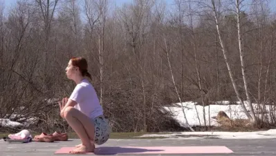 Tư thế Ngồi xổm (Malasana) (Ảnh: Internet) Tư thế Ngồi xổm (Malasana) (Ảnh: Internet)