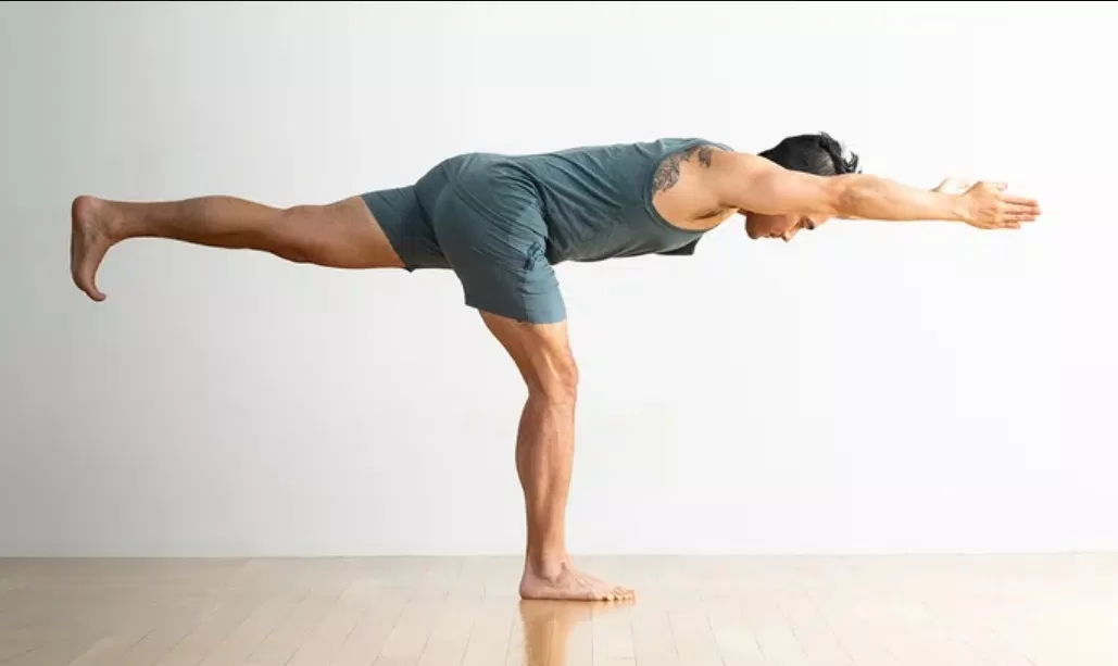 Virabhadrasana III (Chiến binh III với chân đứng cong) (Ảnh: Internet)