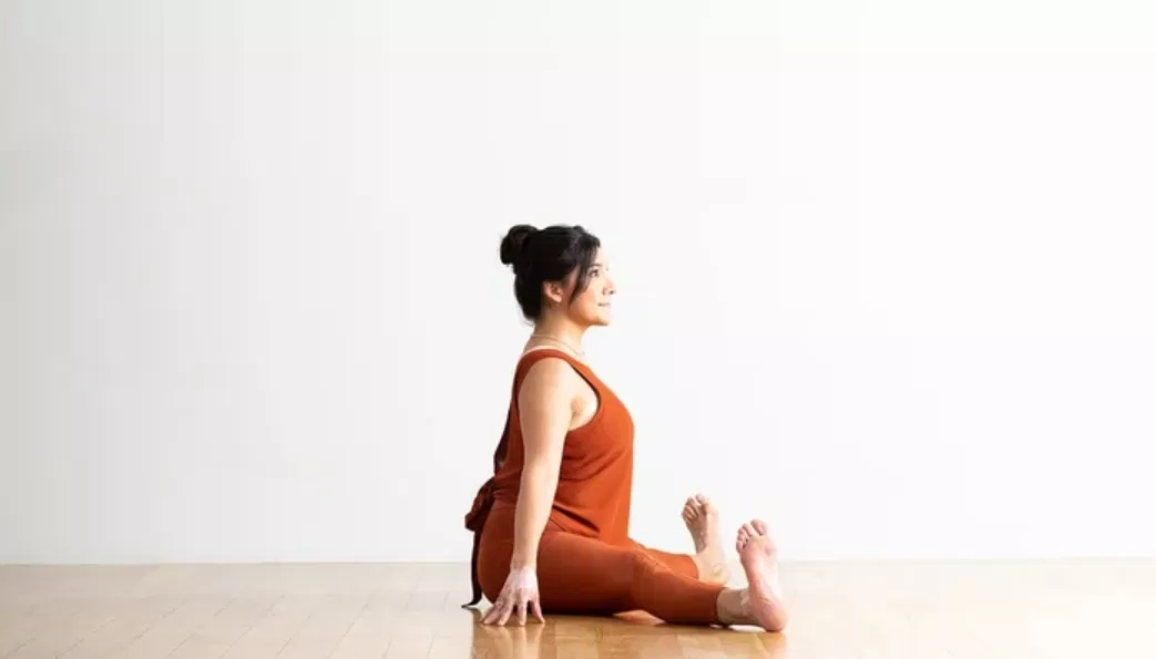 Upavistha Konasana (Tư thế ngồi gập người ra trước với góc rộng) (Ảnh: Internet)