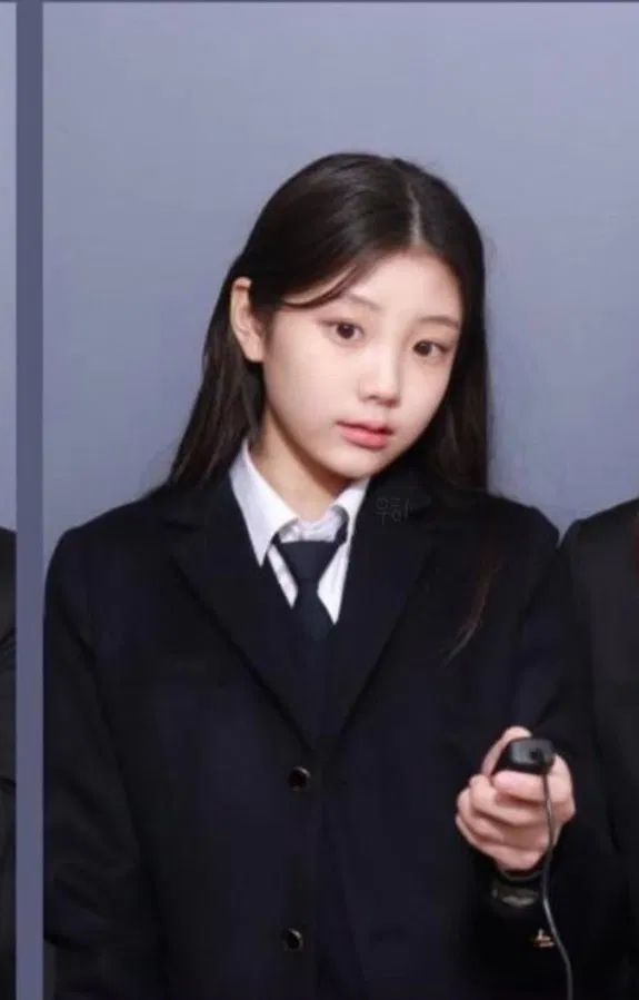 Wonhee ILLIT thu hút sự chú ý nhờ vẻ đẹp tự nhiên trong những bức ảnh trước khi ra mắt ILLIT KPOP Wonhee Wonhee ILLIT thu hút sự chú ý