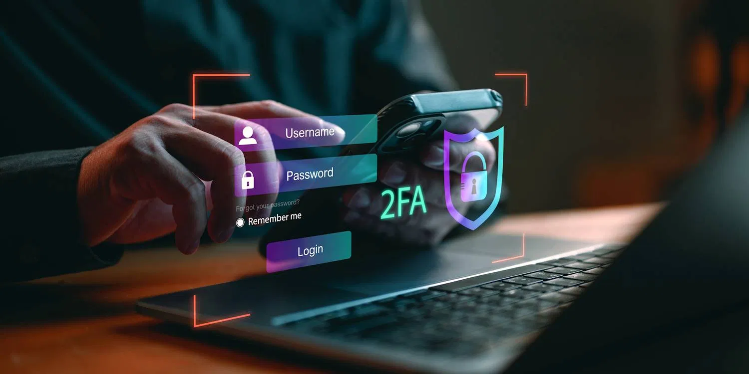 Nhập mật khẩu xác thực 2 yếu tố trên laptop và điện thoại thông minh (Ảnh: Internet) Nhập mật khẩu xác thực 2 yếu tố trên laptop và điện thoại thông minh (Ảnh: Internet)