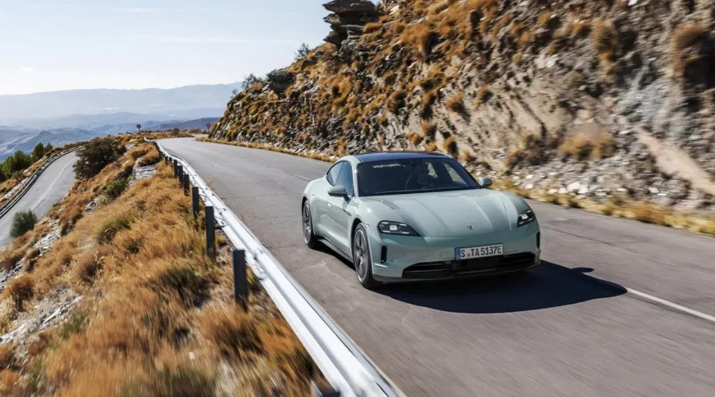 Xe Porsche Taycan 2025 (Ảnh: Internet) Xe Porsche Taycan 2025 (Ảnh: Internet)