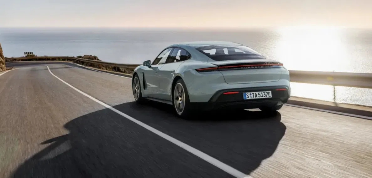 Xe Porsche Taycan 2025 (Ảnh: Internet) Xe Porsche Taycan 2025 (Ảnh: Internet)