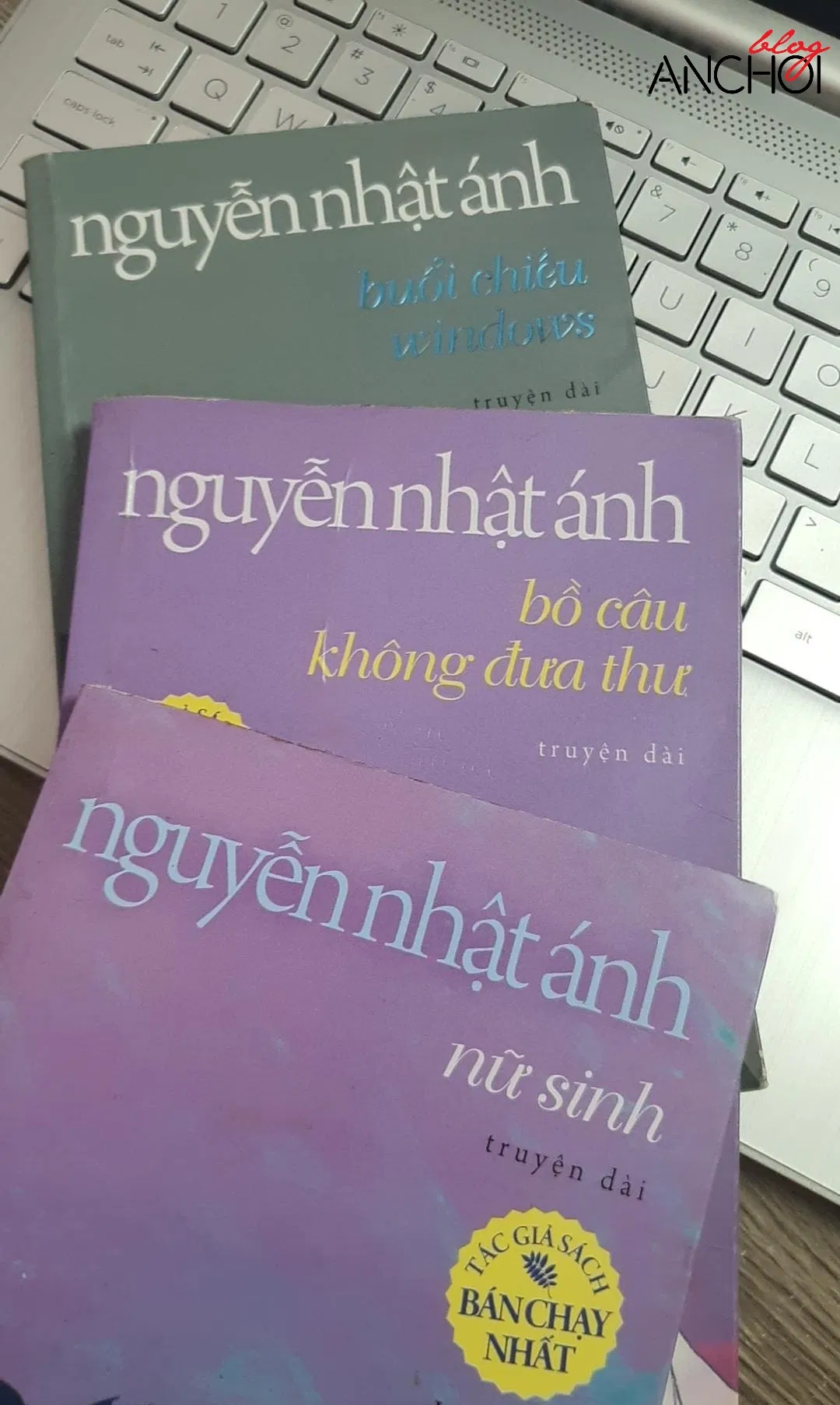 Ba cuốn sách của Nguyễn Nhật Ánh về tam cô nương Xuyến, Thục và Cúc Hương. (Nguồn: BlogAnChoi) Ba cuốn sách của Nguyễn Nhật Ánh về tam cô nương Xuyến, Thục và Cúc Hương. (Nguồn: BlogAnChoi)