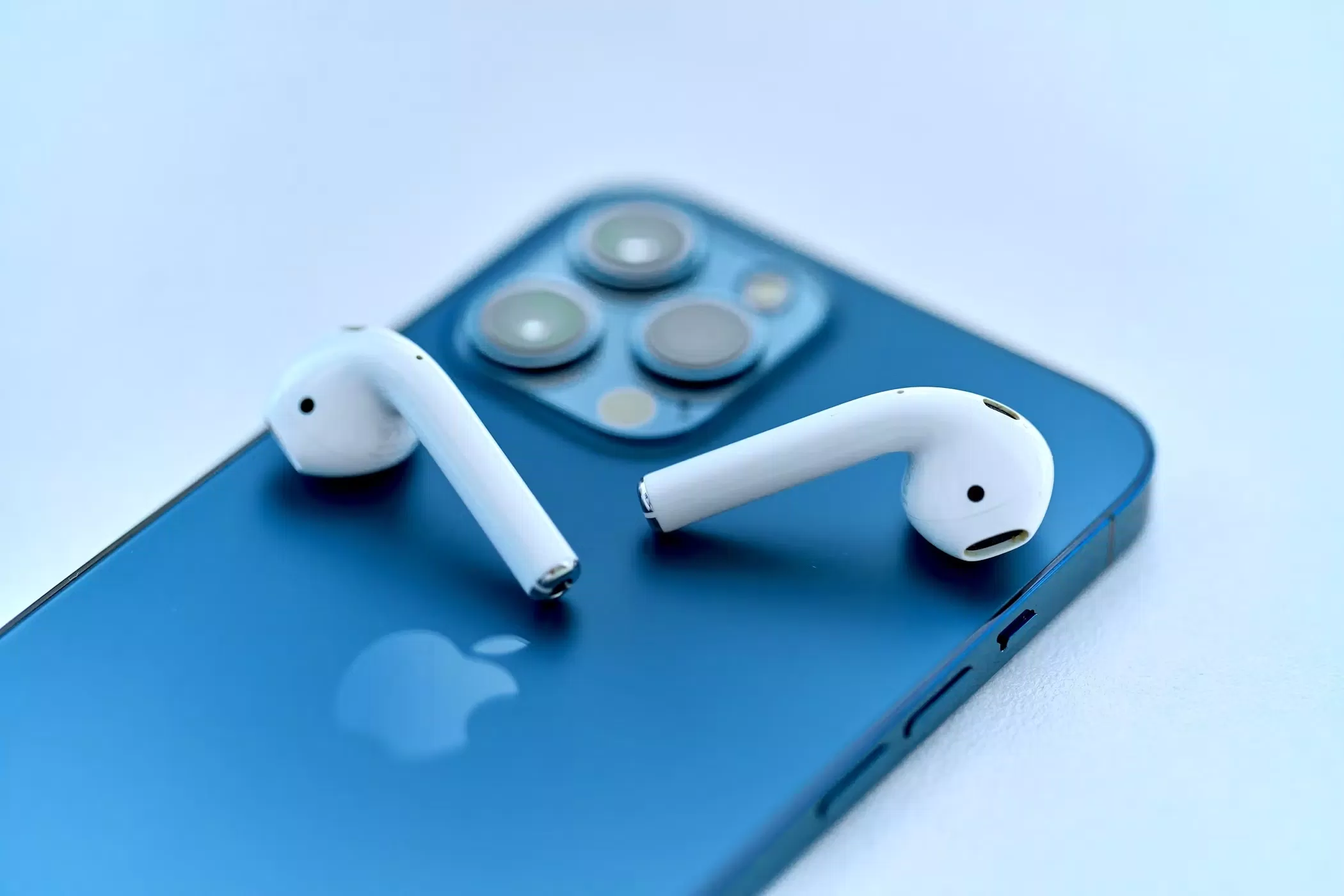 Cách tránh AirPods bị vô nước (Ảnh: Internet)