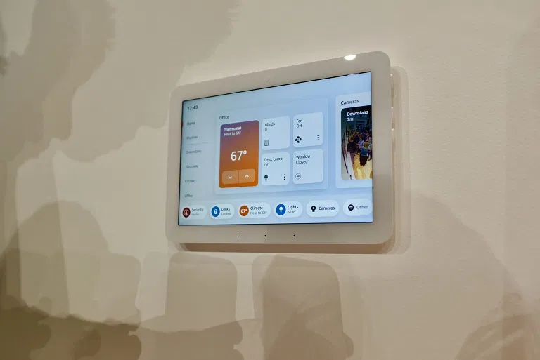 Echo Hub được gắn trên tường (Ảnh: Internet) Echo Hub được gắn trên tường (Ảnh: Internet)