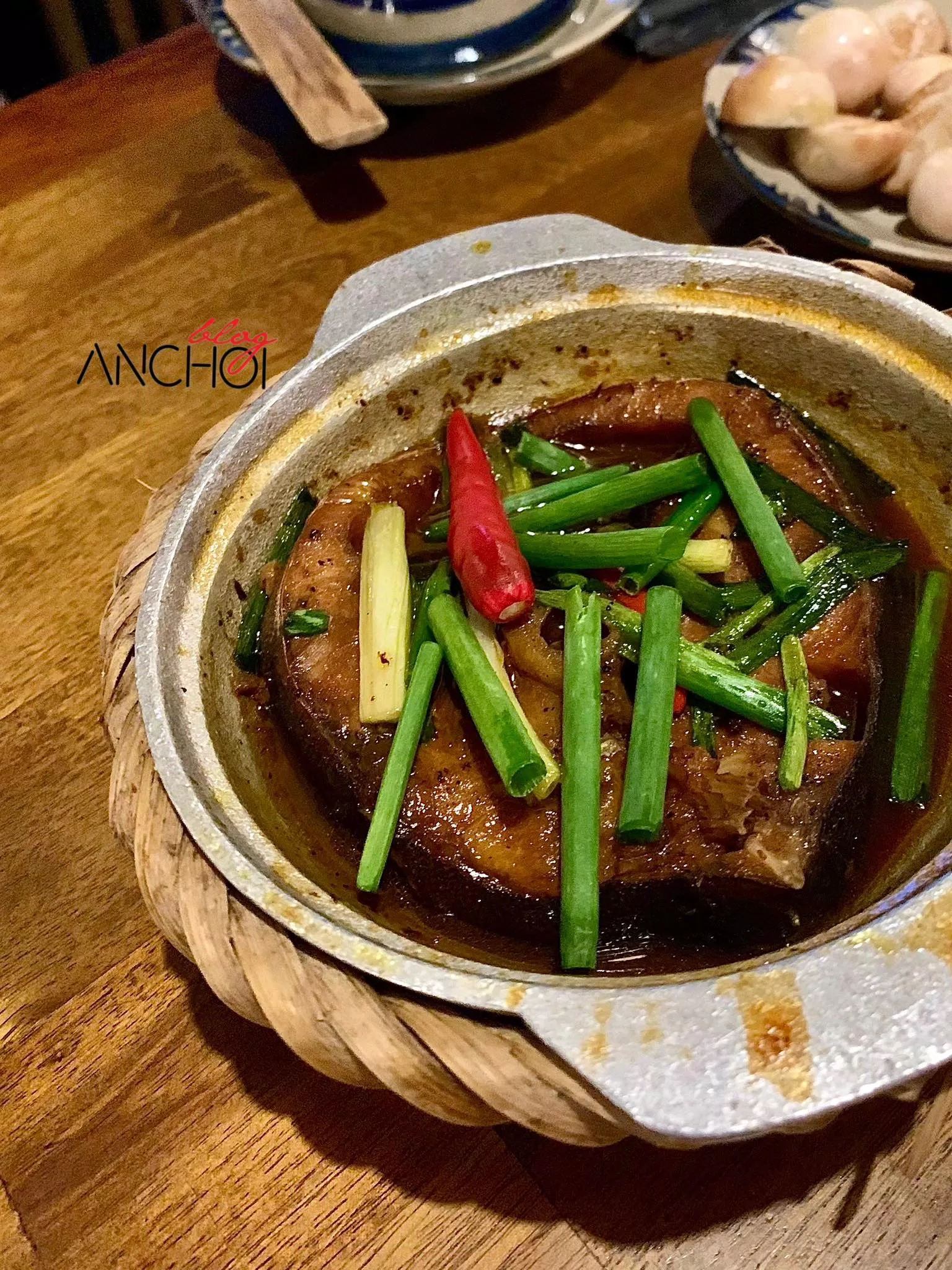 Món cá bớp kho tộ tại nhà hàng Ớt Hiểm (nguồn: BlogAnChoi)