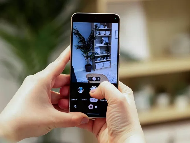 Chụp ảnh bằng điện thoại Google Pixel 8 (Ảnh: Internet) Chụp ảnh bằng điện thoại Google Pixel 8 (Ảnh: Internet)