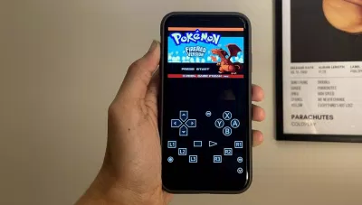 Chơi game Pokémon FireRed trên iPhone bằng RetroArch (Ảnh: Internet) Chơi game Pokémon FireRed trên iPhone bằng RetroArch (Ảnh: Internet)