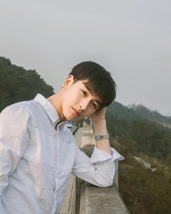 Bộ ảnh vibe thanh xuân vườn trường "chào sân" của Hoàng Tuấn Tiệp (Ảnh: Internet)