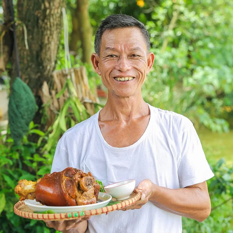 Hình ảnh ông Thọ là hình tượng tiêu biểu cho người cha trong gia đình chất phác, thật thà ( Ảnh: Internet)