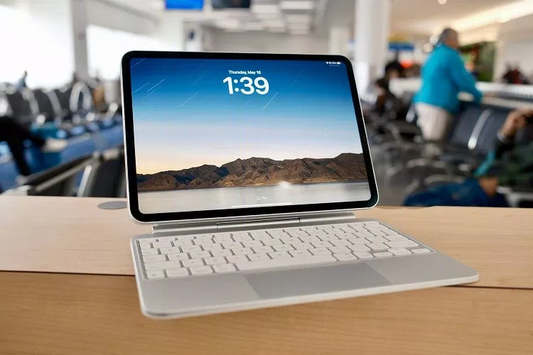 iPad Pro (M4) với bàn phím Magic của Apple (Ảnh: Internet)