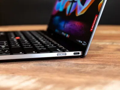 Cổng kết nối ở cạnh bên của Lenovo Z13 Gen 2 (Ảnh: Internet) Cổng kết nối ở cạnh bên của Lenovo Z13 Gen 2 (Ảnh: Internet)