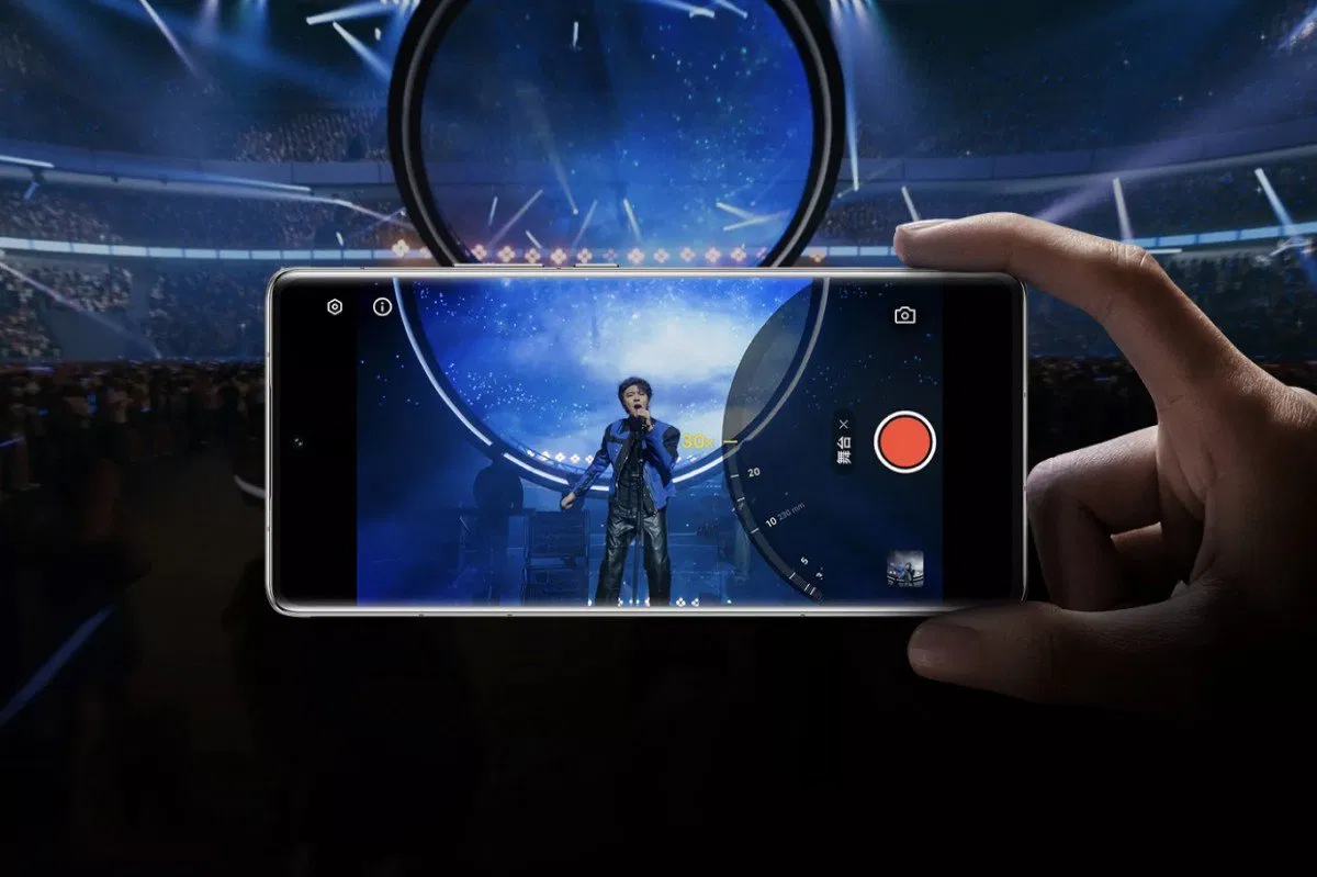 Liệu Vivo X200 Ultra có phải là đối thủ nặng kí của Samsung Galaxy S24 Ultra? (Nguồn: Internet)
