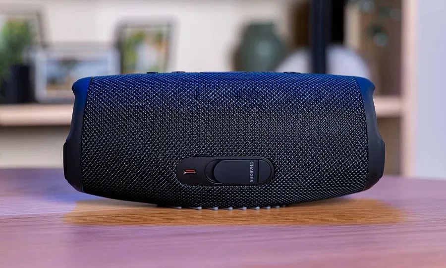 Mặt sau của loa JBL Charge 5 (Ảnh: Internet) Mặt sau của loa JBL Charge 5 (Ảnh: Internet)