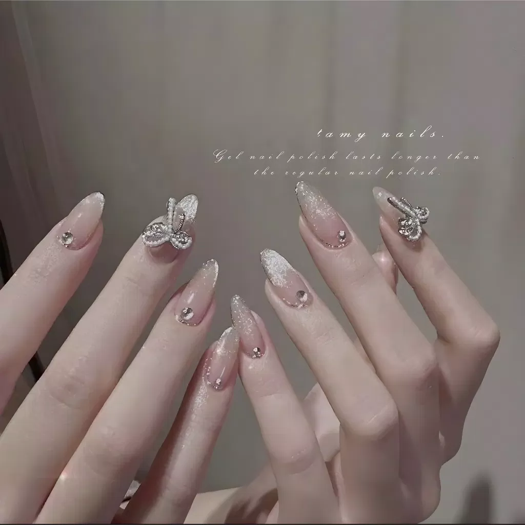 Mẫu nail 2025 đẹp thanh lịch (Ảnh: Internet)